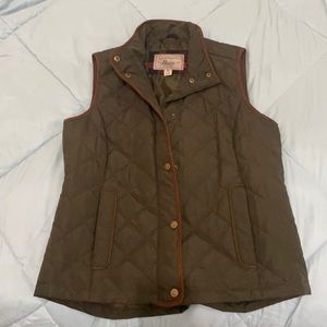 G.H. BASS & CO women’s size medium vest. Used like new. No rips, tears, etc.